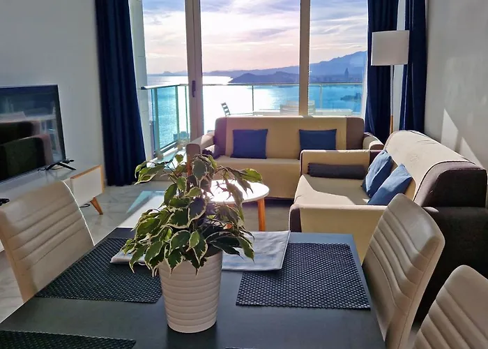 Skyline 26 Stunning Sea Views From A 2-Bedroom Apartment On The 26Th Floor